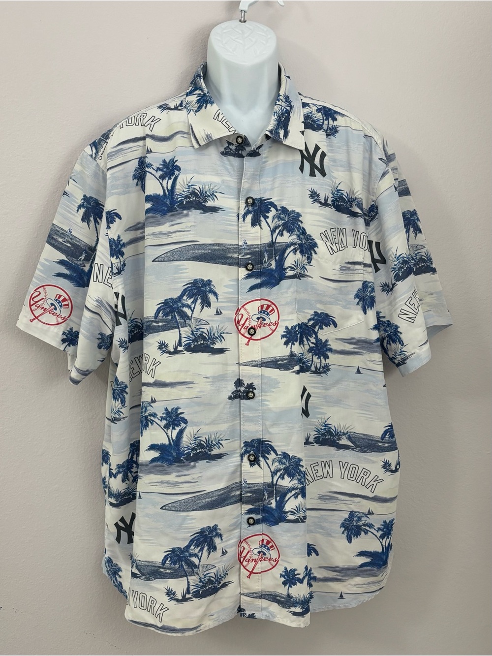 TOMMY BAHAMA White & Blue Coconut Point NY Yankees and Palm Trees - Size XXL